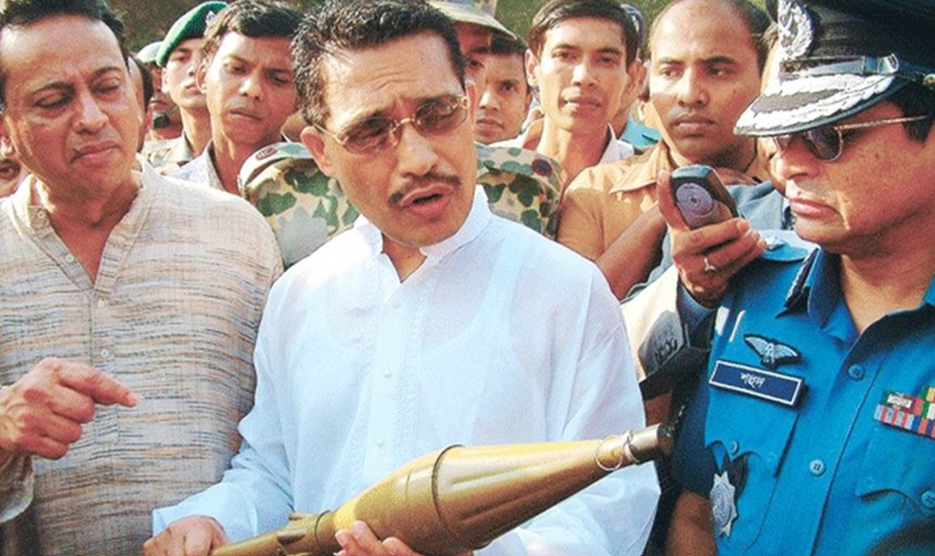 ১০ ট্রাক অ'স্ত্র মামলায় খালাস পেলেন লুৎফুজ্জামান বাবর
